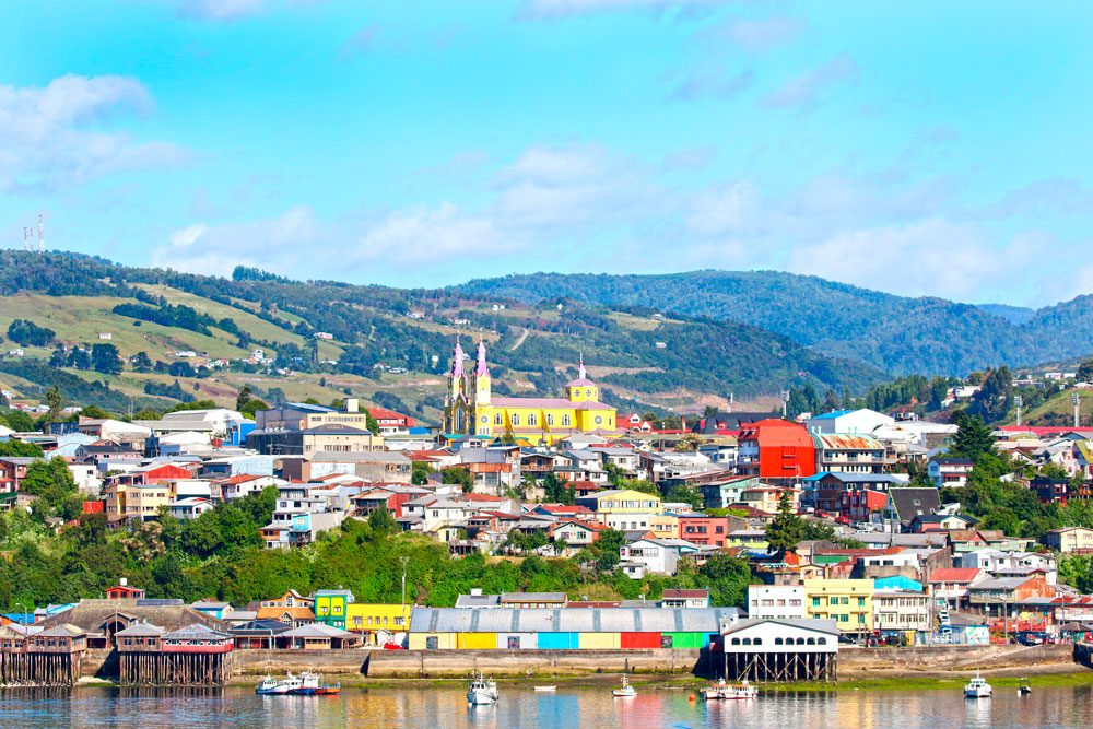 Chiloé esencial: palafitos e iglesias