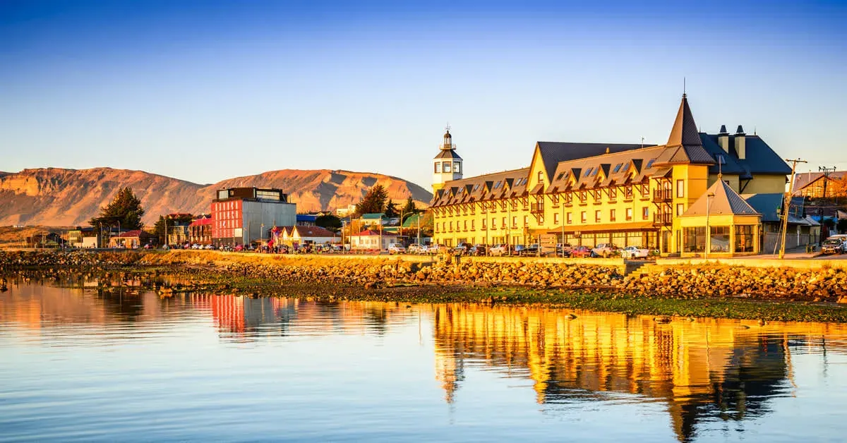Puerto Natales: fiordos y prehistoria